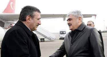 Cevdet Yılmaz Azərbaycana gəldi 