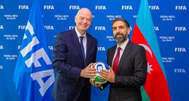 Rövşən Nəcəf FIFA prezidenti ilə görüşdü