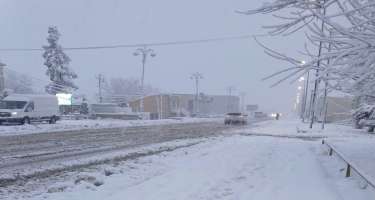 Güclü qar səbəbindən bu yol bağlandı -