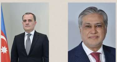 Ceyhun Bayramov pakistanlı həmkarı ilə danışdı