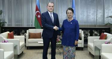 Ceyhun Bayramov Armida Salsiah Alisjahbana ilə görüşdü