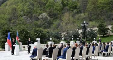 İlham Əliyev və Andrey Babiş mətbuata bəyanatlarla çıxış etdi -