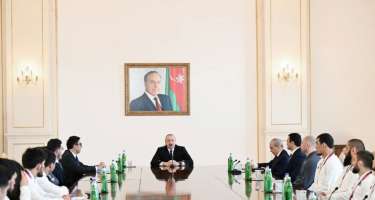 Prezident çempion olan güləşçiləri qəbul etdi -