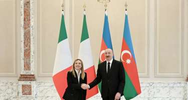 Prezidentin Ciorcia Meloni ilə təkbətək görüşü keçirilir