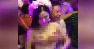 Pul verib gəlini soyundurdular - ÇİN TOYUNDA (VİDEO 18+)