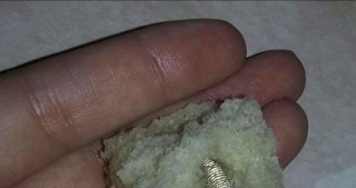 Bakıda zavod çörəyinin içindən elə bir şey çıxdı ki... (FOTO)