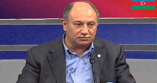Araz Əlizadə onu tənqid edənləri təhqir etdi: “İt hürər, karvan keçər”