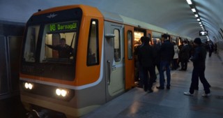 Bakı metrosunda bunu etməyin, yoxsa ölə bilərsiniz!  - VİDEO 