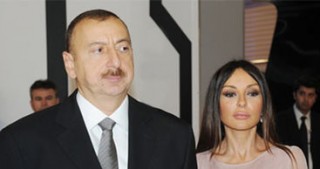 Prezident İlham Əliyev və Birinci vitse-prezident Mehriban Əliyeva Xocalı soyqırımı ilə əlaqədar yürüşdə iştirak edirlər
