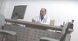 Rüşvət alan baş həkim belə saxlanıldı – HƏMİN ANLAR (VİDEO)