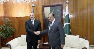 İlham Əliyev Pakistan prezidenti ilə görüşdü