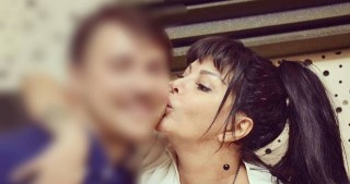 Aygün Kazımovanın öpdüyü gənc oğlan kimdir? 