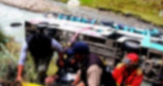 Sərnişin avtobusu çaya düşdü