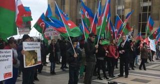 Parisdə azərbaycanlılardan Sarkisyana etiraz aksiyası -