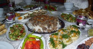 Toydan sonra qalan ərzaqlar sahiblərinə niyə verilmir? -