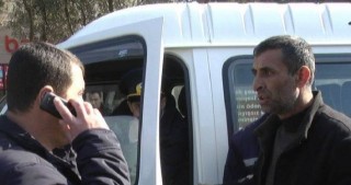 Tələbələri ölümə aparan mikroavtobus polisdən belə qaçıb