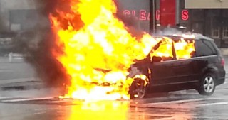 "Opel" markalı avtomobil yandı