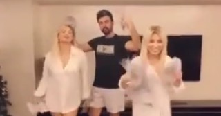 Tanınmış "playboy" qızları belə oynatdı