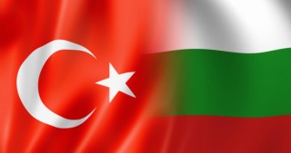 Türkiyə ilə qonşu ölkə səfirini geri çağırdı