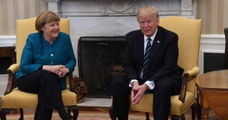 Donald Tramp Angela Merkelin əlini sıxmaq istəmədi -