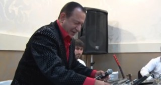 Azərbaycanlı müğənni dünya mediasına gündəm oldu