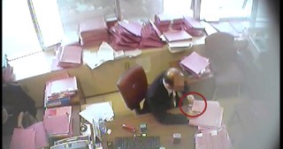 Məmurların rüşvət aldığı görüntülər yayıldı