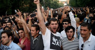 Ermənistanı etiraz aksiyaları bürüyüb