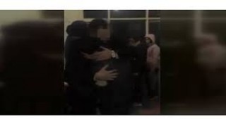 Polisi qucaqlayan qaçqınların görüntüsü ürəkləri sızlatdı...