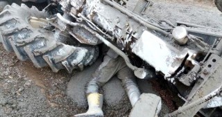 Sürdüyü traktorun altında qalaraq öldü