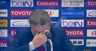 Suriyalı baş məşqçi hər kəsi ağlatdı