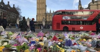 London terror qurbanlarını andı