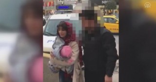 Körpəsi ilə dilənən qadın narkotik satarkən tutuldu 