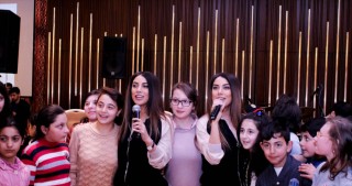Müğənnilər onlar üçün toplaşdı 