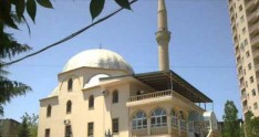 "İlahiyyat" məscidi bağlanıb?