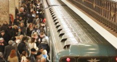 Qubernator metroya düşdü və...