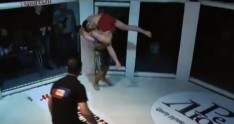 Azərbaycanlı idmançı ermənini belə yerə çırpdı 