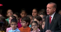 Ərdoğan uşaqlara şeir dedi