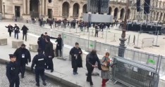 Parisdə prezidentliyə namizədin çıxış edəcəyi meydanda şübhəli bağlama tapıldı