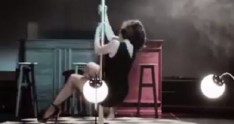 Azərbaycanlı aktrisa klubda striptiz göstərdi 