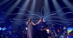 "Eurovision” səhnəsində qalmaqal: Səhnəyə çıxıb soyundu 