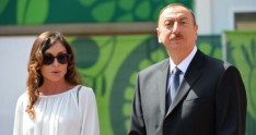 Prezident İlham Əliyev və xanımı sərgilərlə tanış olublar