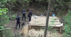 Qiyamətdən qorunmaq üçün meşədə gizləndi