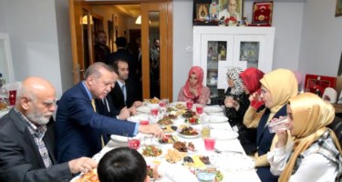 Ərdoğan iftarını şəhid ailəsinin evində açdı