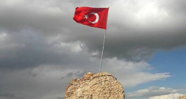 PKK-nın əsas düşərgəsinə Türkiyə bayrağı sancıldı