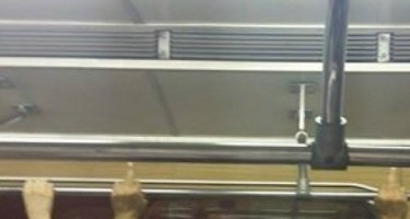 Bakı metrosunda yaşlı kişidən tərbiyəsiz hərəkət 