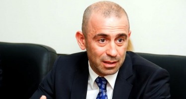 Polis Vahid Mustafayevi saxladı, avtobusa mindirib yola saldı