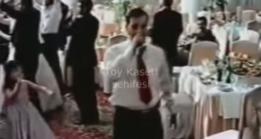 Azərbaycanlı müğənni toyda sərxoş oldu və...