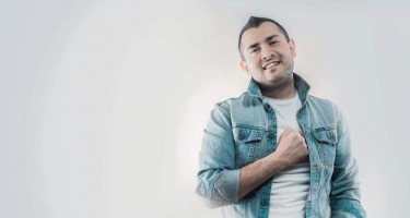 "Tərbiyəsiz aparıcılar efiri bürüyüb"
