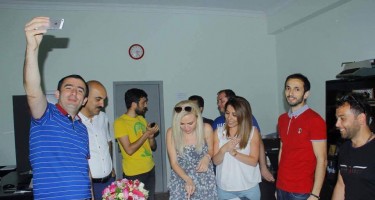 Tanınmış teleaparıcıya doğum günü hədiyyəsi 