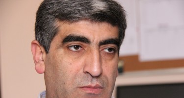 "Öz yazdıqlarını yandırmağı bacar"